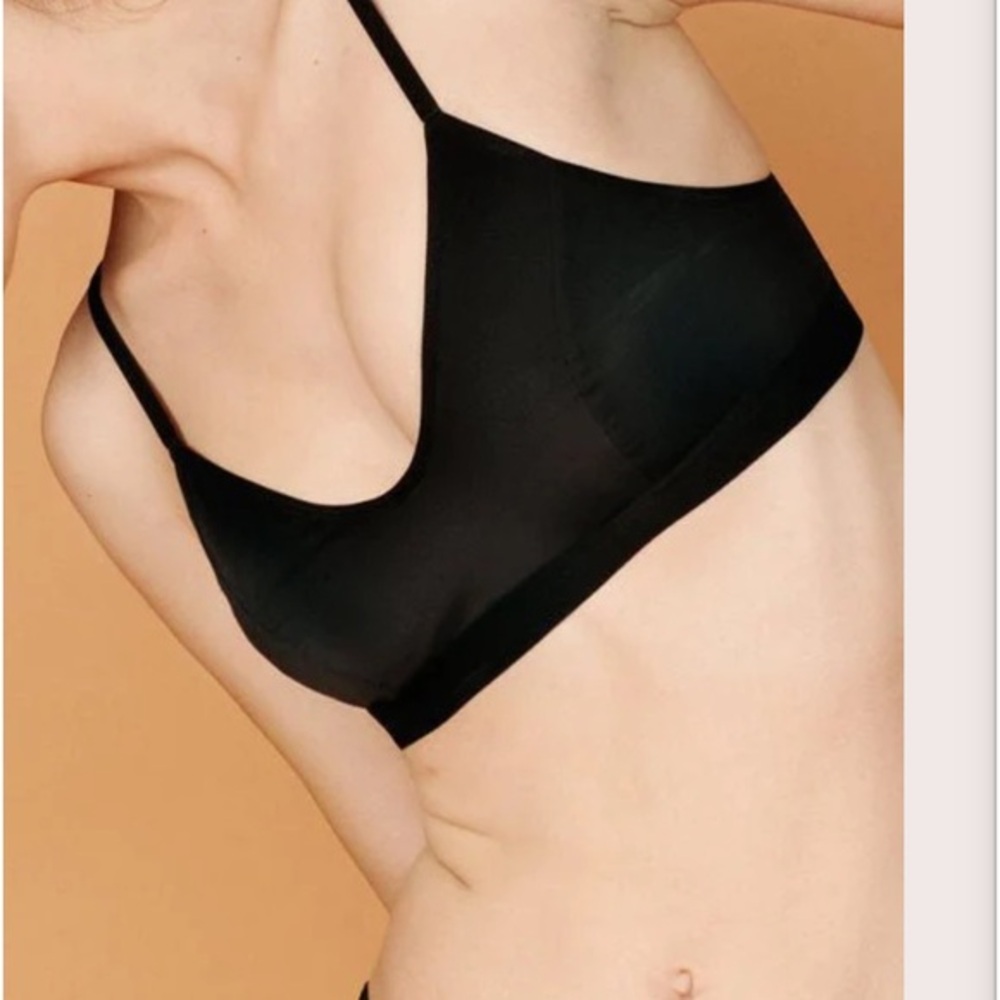 SOMI "the deep dive" fabulous and flattering bra! Silky and soft🖤in black 🖤